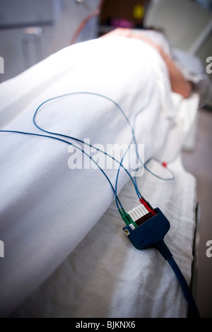 Frau am Krankenbett von oben Stockfoto