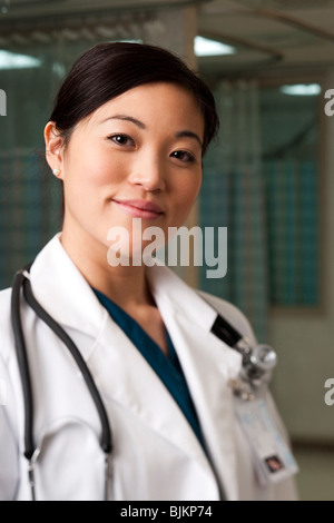 Krankenhaus-Arbeiter posiert Stockfoto