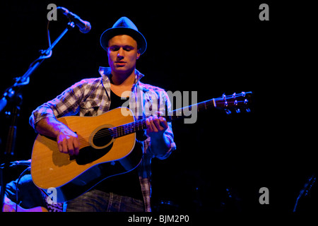 Der britische Sänger und Songwriter Jamie Scott live im Club Kaufleuten in Zürich, Schweiz Stockfoto