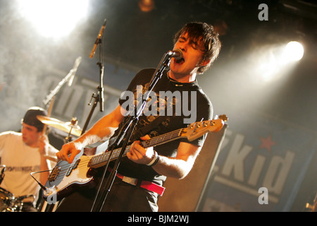 Sebastian Hafner, live-Sänger und Gitarrist der deutschen Punkrock-Band Itchy Poopzkid in der Schueuer Halle, Luzern, Schweiz Stockfoto