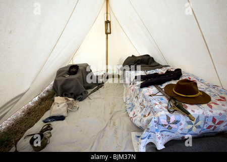 Zelt eine Reenactor der 7. Tennessee Kavallerie, Firma C während einer Versammlung bei Parkers Crossroads, Tennessee. Stockfoto