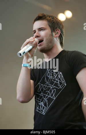 Johannes Strate, Sänger und Frontmann der deutschen Pop-Rock-Band Revolverheld live auf dem Heitere Open Air in Zofingen, Aargau, Stockfoto