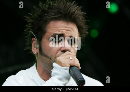 Dero Goi, Sänger und Frontmann der deutschen Band Oomph, die live beim Heitere Open Air in Zofingen, Aargau, Schweiz, E Stockfoto