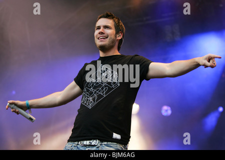 Johannes Strate, Sänger und Frontmann der deutschen Pop-Rock-Band Revolverheld live auf dem Heitere Open Air in Zofingen, Aargau, Stockfoto