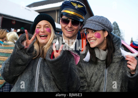 Zwei graue Mäuse mit einem Piloten am Karnevalszug in Malters, Luzern, Schweiz, Europa Stockfoto