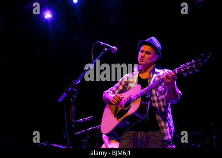 Der britische Sänger und Songwriter Jamie Scott live im Club Kaufleuten in Zürich, Schweiz Stockfoto