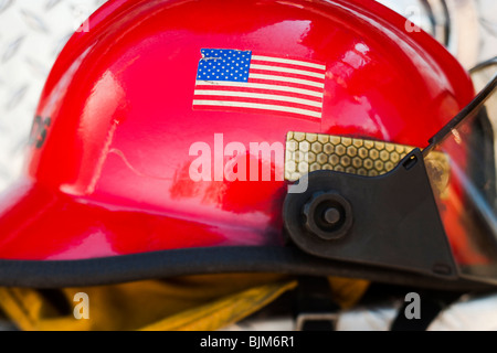 US-Flagge auf rotem Helm Stockfoto