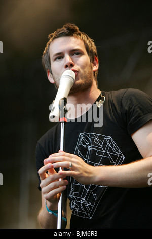 Johannes Strate, Sänger und Frontmann der deutschen Pop-Rock-Band Revolverheld live auf dem Heitere Open Air in Zofingen, Aargau, Stockfoto