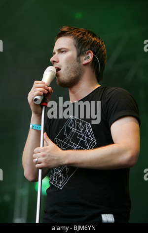 Johannes Strate, Sänger und Frontmann der deutschen Pop-Rock-Band Revolverheld live auf dem Heitere Open Air in Zofingen, Aargau, Stockfoto