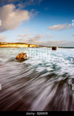 Wellen in Bewegung in Freshwater Bay. Isle Of Wight, England, Vereinigtes Königreich Stockfoto