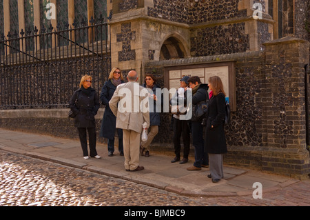 Eine Tour durch die Stadt endet oberhalb von Elm Hill in Norwich, Norfolk, England, Großbritannien, Uk Stockfoto