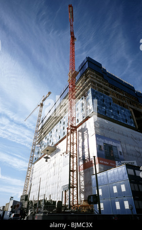 HOCHTIEF-Baustelle der zukünftigen Elbphilharmonie (Konzertsaal) auf der Oberseite Kaispeicher A am Hafencity in Hamburg. Stockfoto