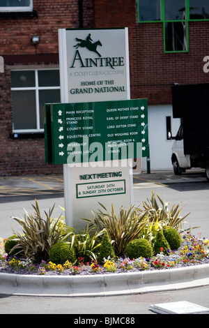 Aintree A Jockey Club Race Course The Home Grand National Kirchturmspitze zu jagen Stockfoto