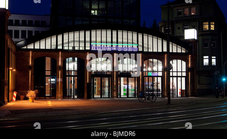 Verlag und Redaktion der Frankfurter Rundschau Zeitung, Depot Sachsenhausen in der südlichen Bahn stat. Stockfoto