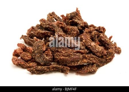 Südafrikanische Biltong auf weißem Hintergrund Stockfoto