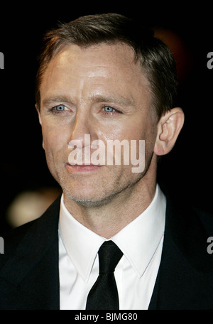 DANIEL CRAIG Welt FILM-PREMIERE von THE GOLDEN COMPASS ODEON LEICESTER SQUARE LONDON ENGLAND 27. November 2007 Stockfoto