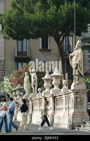 Italien, Sizilien, Catania, Piazza del Duomo, Statuen Stockfoto