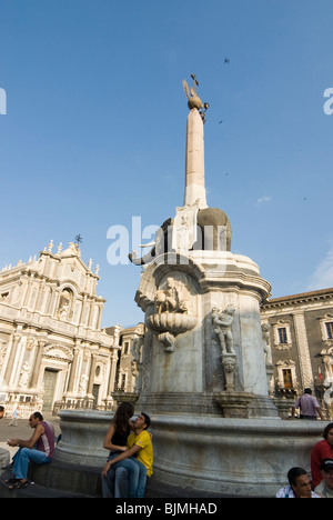 Italien, Sizilien, Catania, Piazza del Duomo, Elefant Brunnen Fontana Dell' Elefante von Bernini Stockfoto