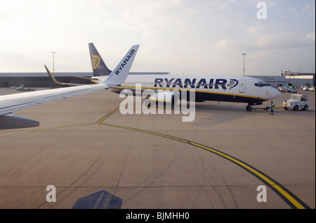 Ryanair-Flugzeug auf dem Flughafen Frankfurt-Hahn, Lautzenhausen, Deutschland Stockfoto