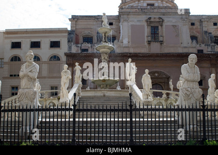 Italien, Sizilien, Palermo, Piazza Pretoria mit Brunnen, Santa Caterina Stockfoto