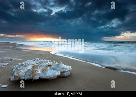 Eisscholle am Strand von Westerland auf der Insel Sylt, Schleswig-Holstein, Deutschland, Europa Stockfoto