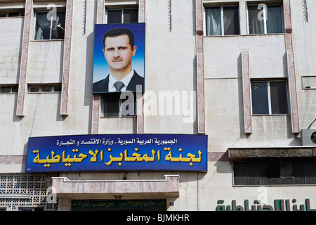 Baschar al-Assad Porträt auf einem Gebäude in Syrien. Stockfoto