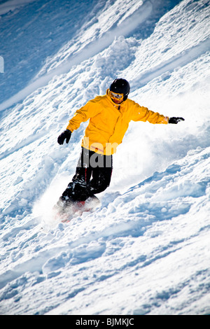 Snowboarder auf der Piste Stockfoto