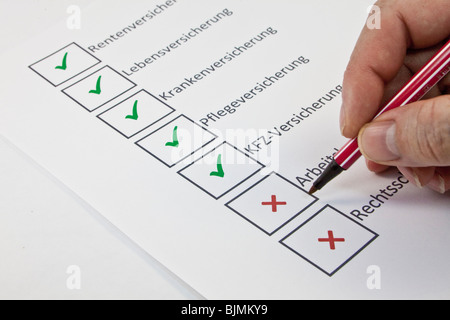 Beurteilung der persönlichen Leistungen, Renten-Versicherung, Lebensversicherung, Krankenversicherung, Pflegeversicherung, Auto hlung Stockfoto