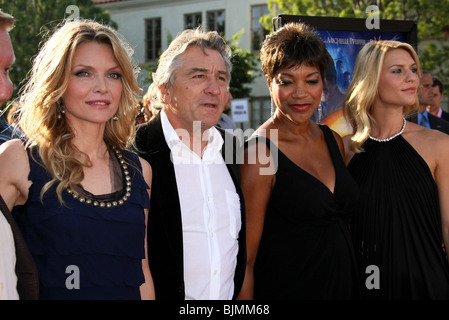 MICHELLE PFEIFFER ROBERT DE NIRO GRACE HIGHTOWER & CLAIRE DANES STARDUST LOS ANGELES PREMIERE PARAMOUNT STUDIOS HOLLYWOOD L Stockfoto