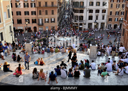 Die Via dei Condotti Fontana La Barcaccia Brunnen, Spanische Treppe, Piazza di Spagna Quadrat, Rom, Latium, Italien, Europa Stockfoto