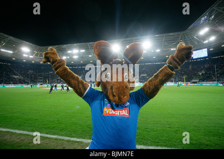 Hoffi, Maskottchen der Bundesliga-Fußball-Nationalmannschaft TSG 1899 Hoffenheim in der Rhein-Neckar-Arena, Sinsheim, Baden-Württemberg, Deutsch Stockfoto