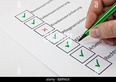 Beurteilung der persönlichen Leistungen, Renten-Versicherung, Lebensversicherung, Krankenversicherung, Pflegeversicherung, Auto hlung Stockfoto