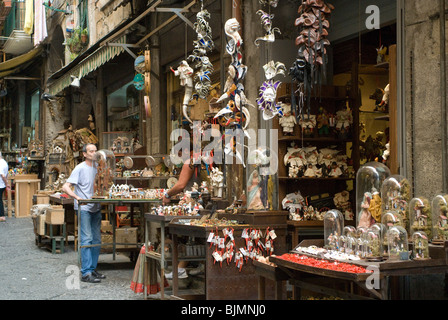 Italien, Kampanien, Neapel, Via San Gregorio Armeno, Einkaufsstraße für Krippe Figur Stockfoto