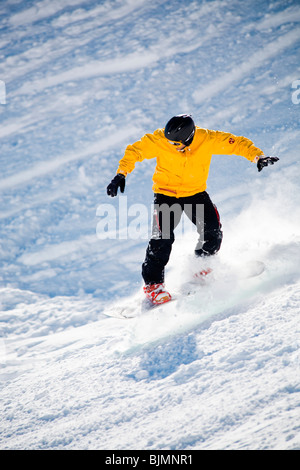Snowboarder auf der Piste Stockfoto