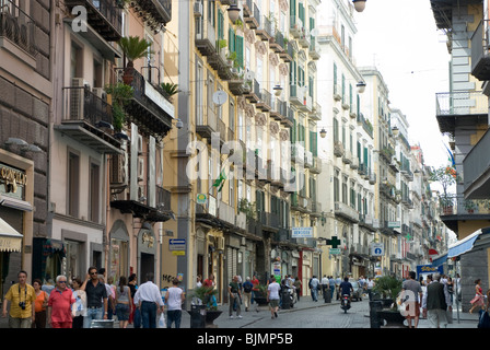 Einkaufsstraße Via Toledo, Neapel, Kampanien, Italien | Italien, Kampanien, Neapel, shopping Straße Via Toledo Stockfoto
