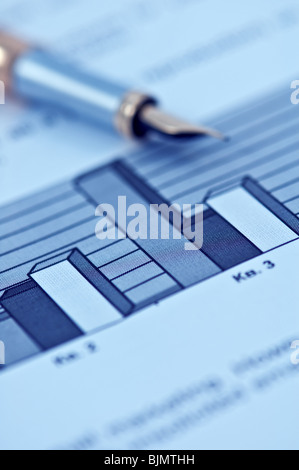 finanzielle Dokument und Bleistift closeup Stockfoto