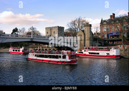 YORK, Großbritannien - 13. MÄRZ 2010: Yorkboat Cruise Boat on River Ouse Stockfoto