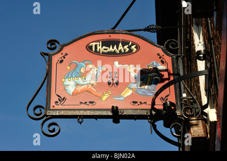 YORK, Großbritannien - 13. MÄRZ 2010: Pub-Schild vor dem Thomas's of York Pub im Stadtzentrum Stockfoto