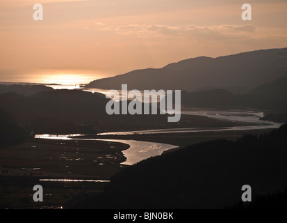 Sonnenuntergang über der Mündung des Mawddach betrachtet von Abgrund zu Fuß in der Nähe Ortszentrum. Snowdonia Wales UK Stockfoto