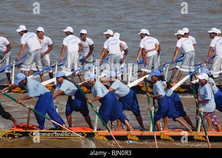 lange Boot-Rennen während der wasserfest in Phnom Penh Kambodscha Stockfoto