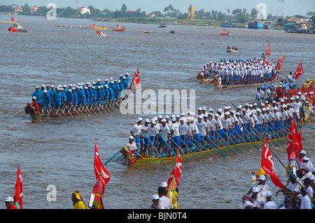 lange Boot-Rennen während der wasserfest in Phnom Penh Kambodscha Stockfoto