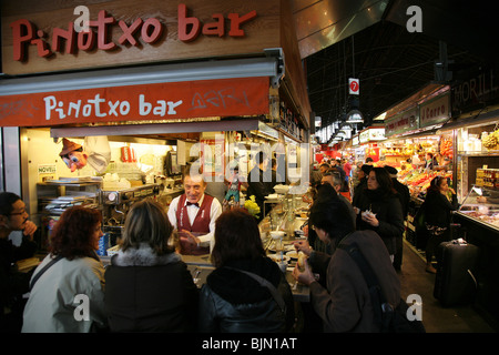Pinotxo Bar im Mercat De La Boqueria, Barcelona Stockfoto