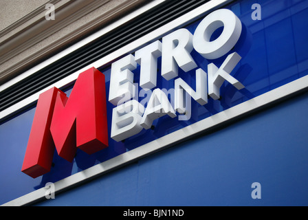 Metro Bank Logo Holborn London 7 Tage 24 Stunden banking Stockfoto