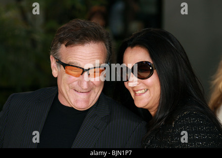 ROBIN WILLIAMS & MARSHA WILLIAMS Lizenz für Mi Welt PREMIERE CINERAMA DOME HOLLYWOOD LOS ANGELES USA 25. Juni 2007 Stockfoto