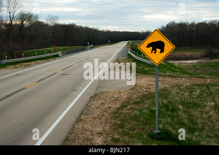 Kreuzung-Schild tragen Stockfoto