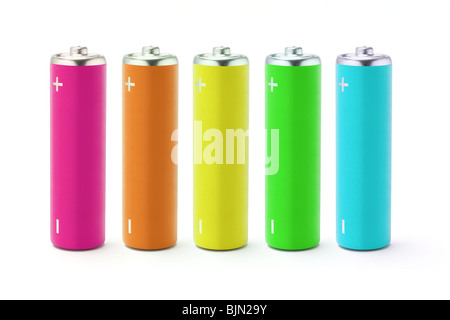Multicolor AA-Batterien der Größe auf weißem Hintergrund Stockfoto