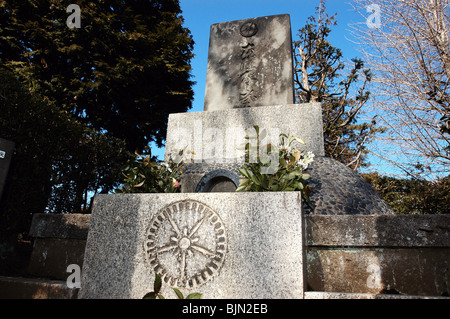 Foto zeigt das Grab von Japans Krieg Führer General Hideki Tojo in Tokio. Stockfoto
