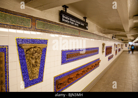 U-Bahn-Station Brooklyn Museum in NYC Stockfoto