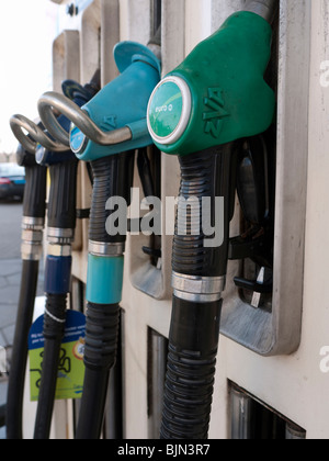 Detail der Zapfsäulen bei BP Einreichung Station in den Niederlanden Stockfoto