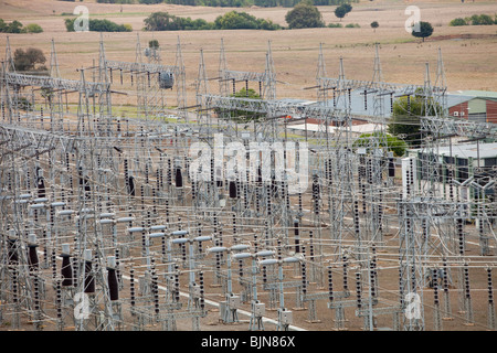 Stromleitungen, die Machtübernahme von Murray 1 Kraftwerk, Teil der Snowy Mountains hydro Systems Stockfoto